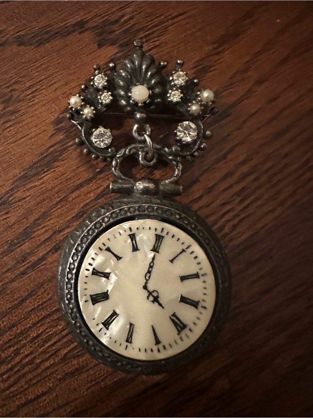 Vintage-Inspired Silver Pocket Watch Brooch with White Dial
